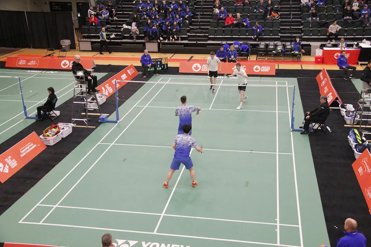 bang-gia-thi-cong-san-cau-long