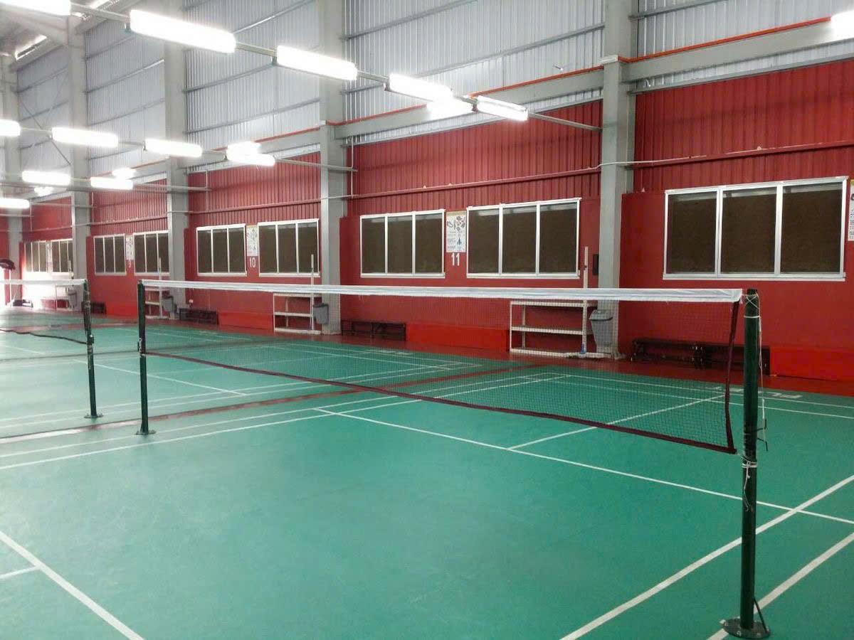 gia-lam-san-cau-long-tron-goi