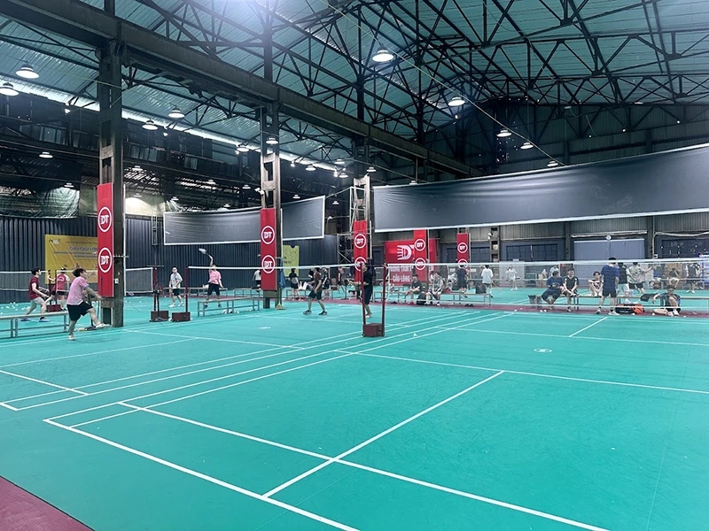 thi-cong-san-cau-long-chat-luong-cao