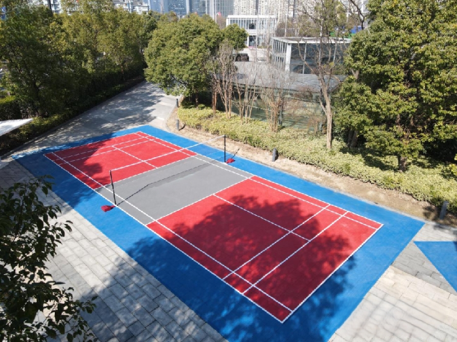 thi-cong-san-cau-long-gia-bao-nhieu