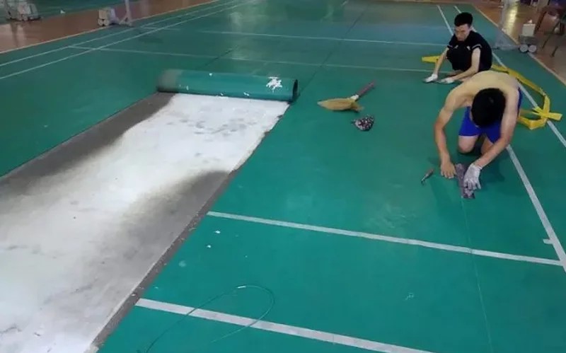 thi-cong-san-cau-long-gia-tot