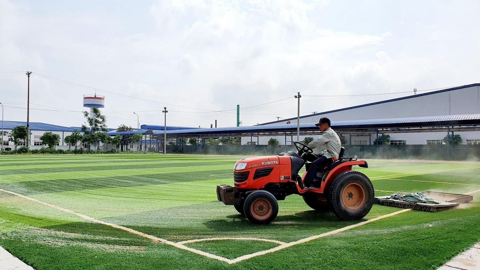 lam-san-bong-da Làm sân bóng đá